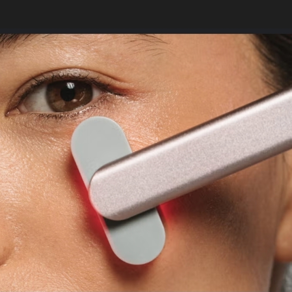 4-in-1 Radiant Renewal Solawave Skincare Wand with Red Light Therapy